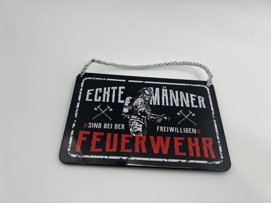 Hängeschild "Echte Männer sind bei der Freiwilligen Feuerwehr"